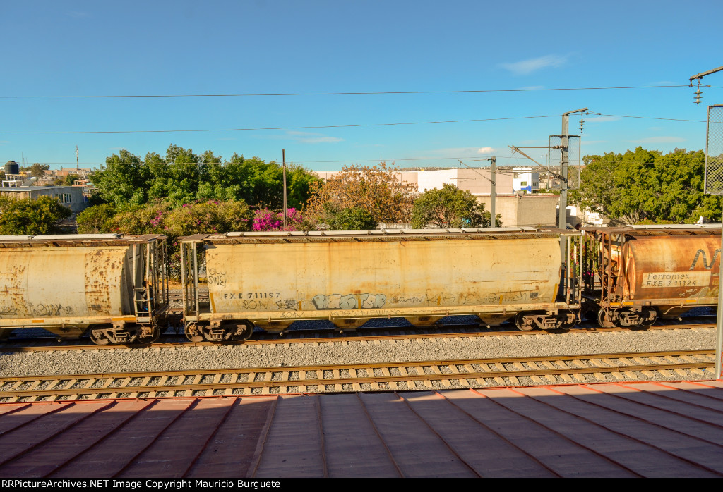 FXE Cylindrical Hopper